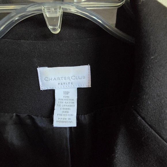 Black stretchy petite jacket. Size 10p - Picture 4 of 7
